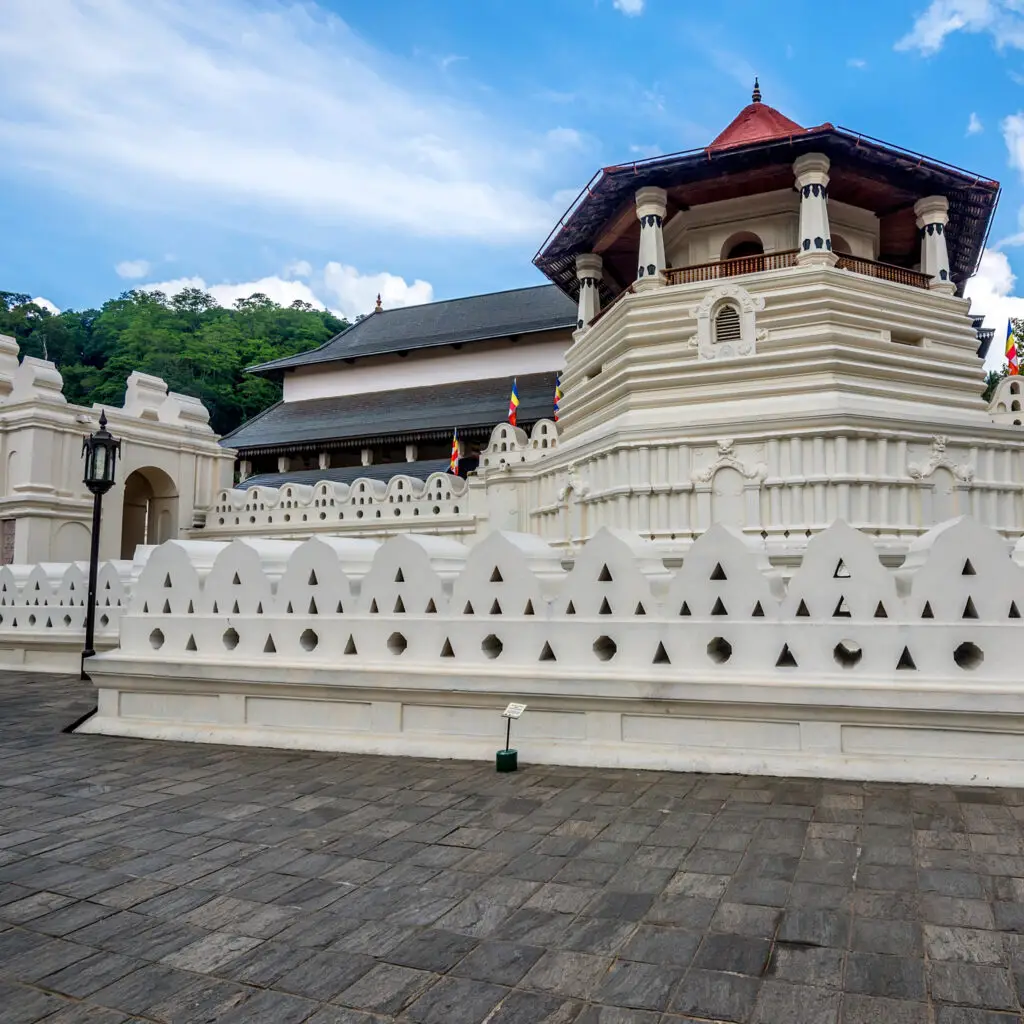 Temple of the Sacred Tooth Relic tour sri lankan best travel agent